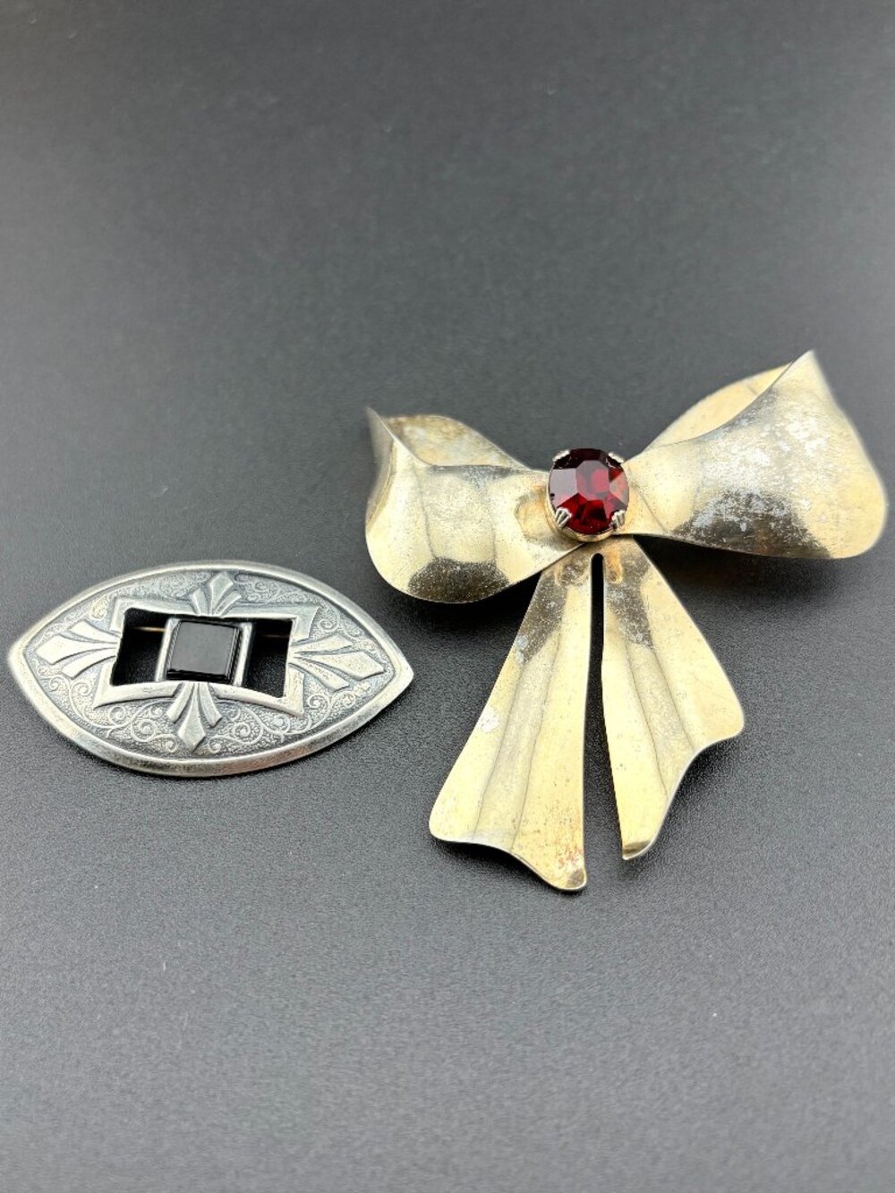 925 Sterling Silver Brooches - Oval Art Deco Garnet & 1940's Retro Bow 26.9 Gm